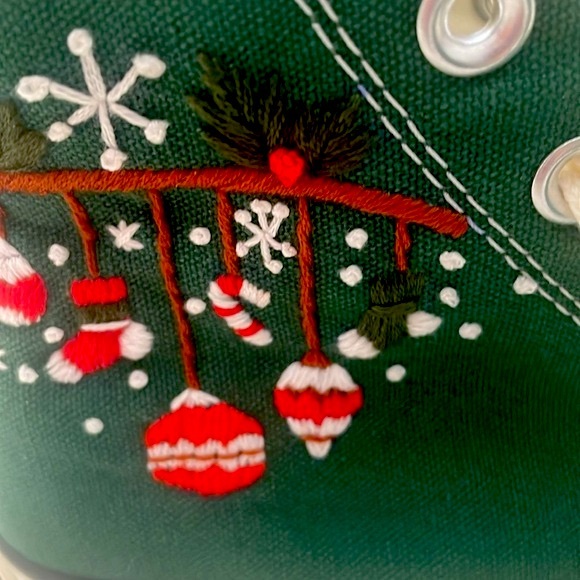 Converse Chuck Taylor High Top Christmas Sneakers. Hand Embroidered. NEW Sz 6 - Picture 4 of 13